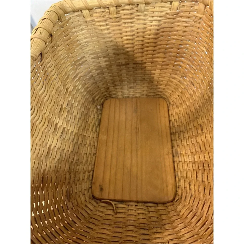 Vtg Light Toned Woven Gathering Basket Swing Wooden Handle Metal Rivets 11x8x6